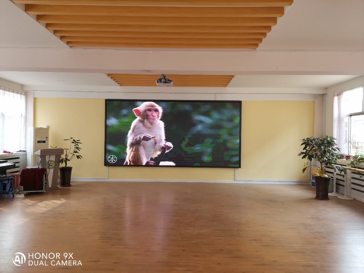 濰坊市某學(xué)校室內(nèi)全彩屏完工，抗擊疫情，做好防護(hù)！